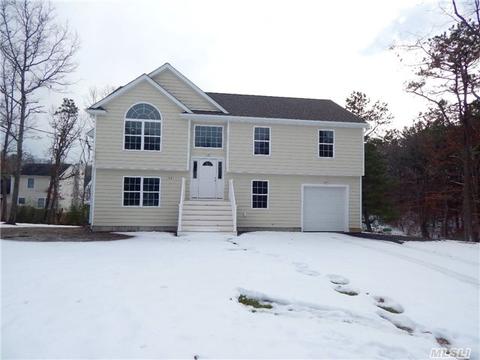 14 Malta Pl, Mastic, NY 11950 photo 1