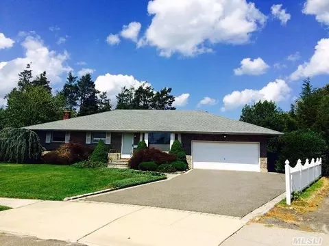 8 Kings Ct, Plainview, NY 11803 photo 1