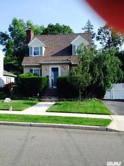 926 Scott Pl, North Baldwin, NY 11510 photo 1
