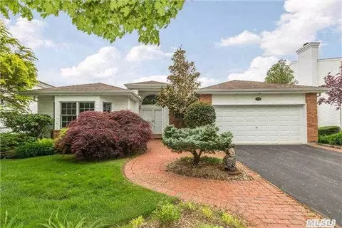 110 Fairway View Dr, Commack, NY 11725 photo 1