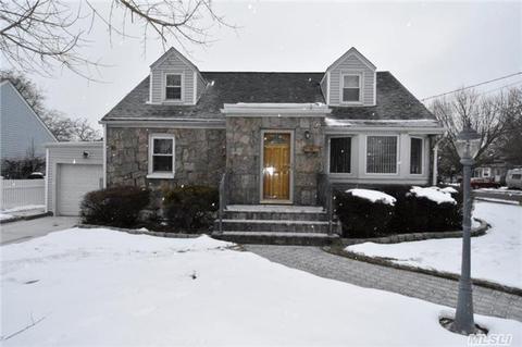 9 Lowell St, Bethpage, NY 11714 photo 1