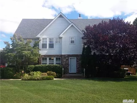 29 Maple Wing Blvd, Central Islip, NY 11722 photo 1