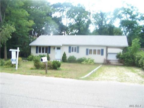 21 Royal Ave, Flanders, NY 11901 photo 1