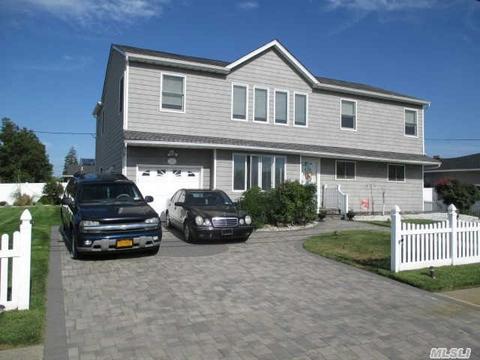 229 E Riviera Dr, Lindenhurst, NY 11757 photo 1