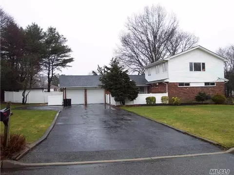 27 Candy Ln, Commack, NY 11725 photo 1