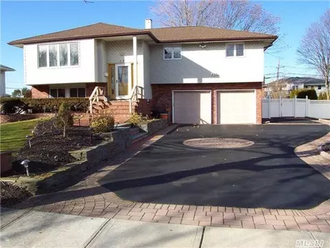 17 Farmstead Rd, Commack, NY 11725 photo 1