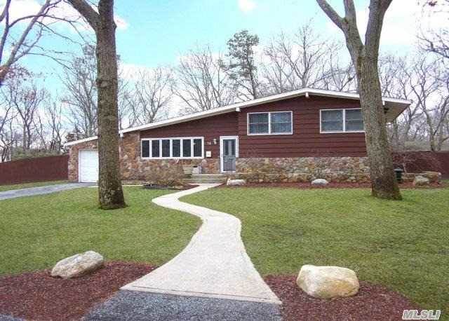 14 S Pinelake Dr, Patchogue, NY 11772 photo 1