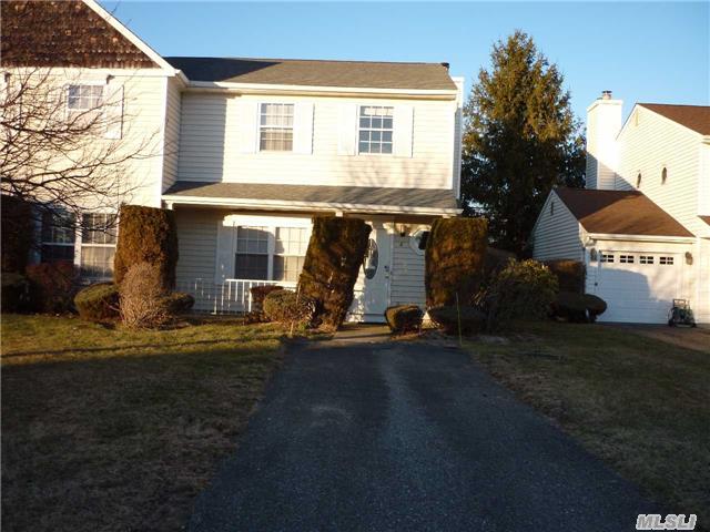8 Fox Path, Coram, NY 11727 photo 1