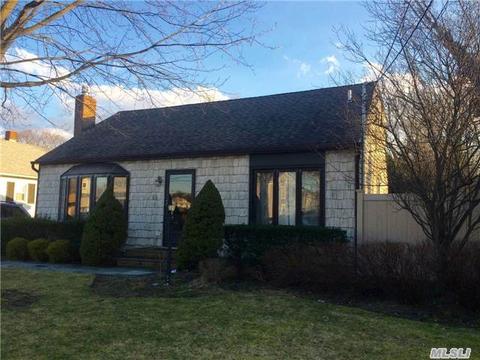 62 Northridge St, Patchogue, NY 11772 photo 1