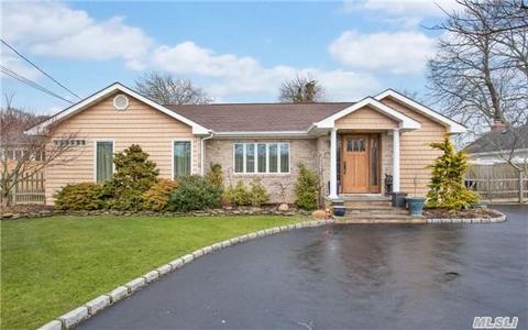 17 S William St, E. Patchogue, NY 11772 photo 1