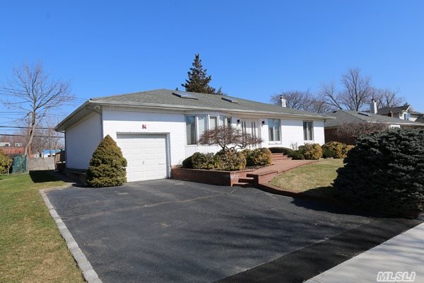 54 Forest Dr, Jericho, NY 11753 photo 1