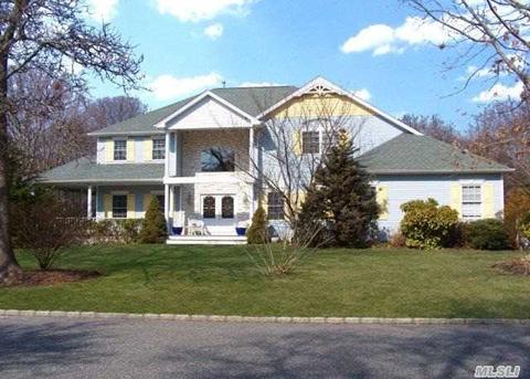 2 Valencia Ct, E. Patchogue, NY 11772 photo 1