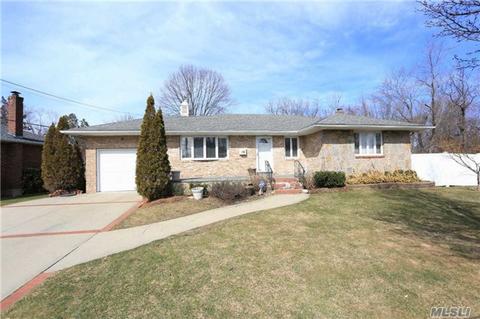 305 Nimitz St, Jericho, NY 11753 photo 1