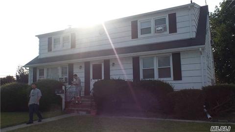10 Cedar Ave, Bethpage, NY 11714 photo 1