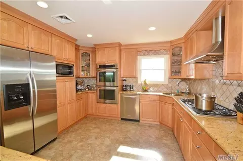 53 E Hill Dr, Smithtown, NY 11787 photo 1
