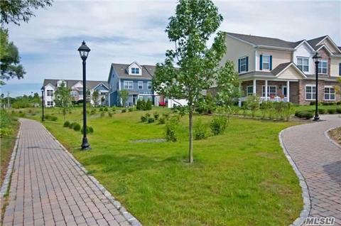 13 Lager Ln, Patchogue, NY 11772 photo 1