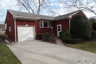 33 Brook Rd, Valley Stream, NY 11581 photo 1