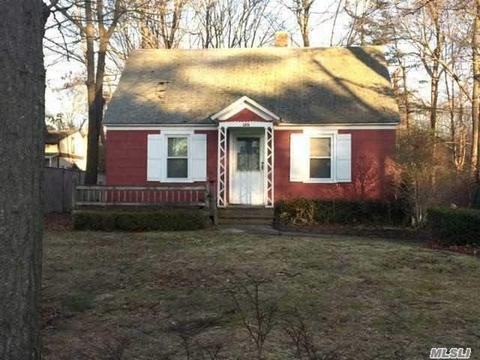 129 Pine Neck Ave, E. Patchogue, NY 11772 photo 1