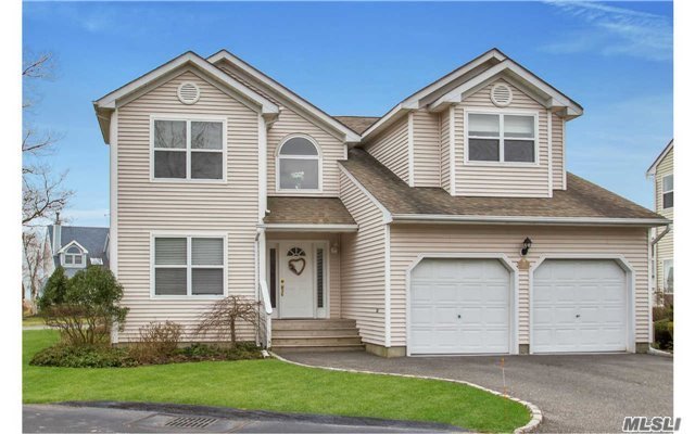 21 Spinnaker Ct, E. Patchogue, NY 11772 photo 1