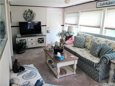 2 Summit St, E. Patchogue, NY 11772 photo 1