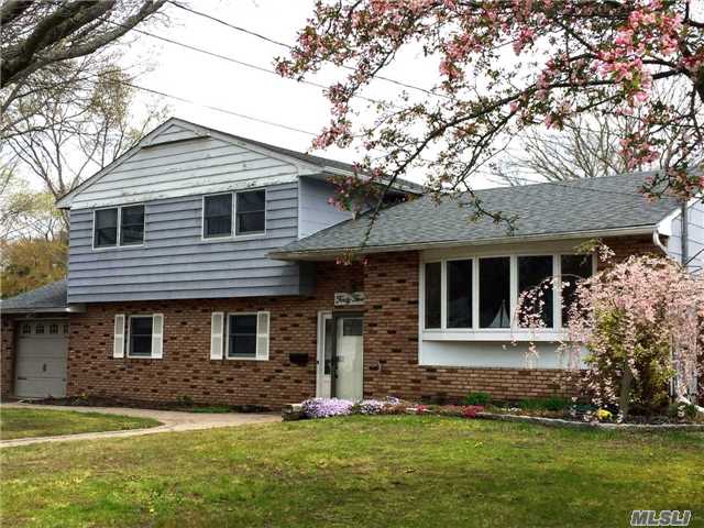 45 Oxbow Rd, Patchogue, NY 11772 photo 1