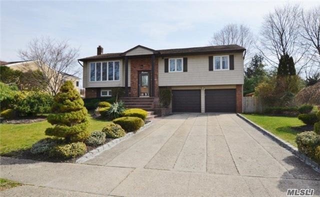 14 Splitrail, Commack, NY 11725 photo 1