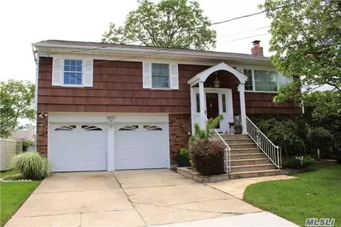 3268 Harbor Ct, Baldwin, NY 11510 photo 1
