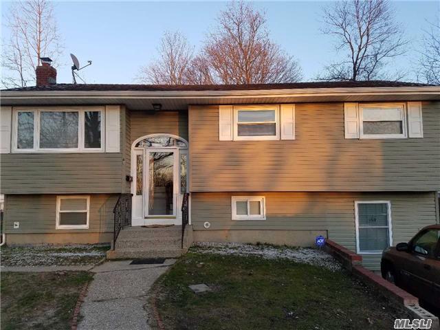 40 Juniper St, Central Islip, NY 11722 photo 1