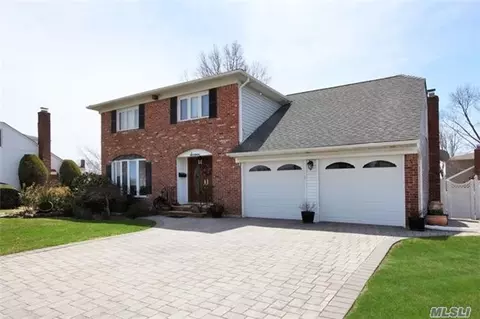 16 Barbara Lynn Ct, Plainview, NY 11803 photo 1