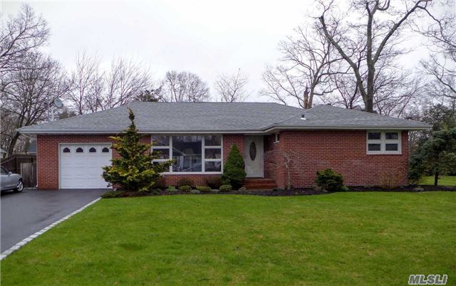 85 Gillette Ave, Patchogue, NY 11772 photo 1