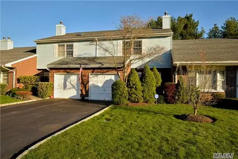 22 Sandy Hill Rd, Commack, NY 11725 photo 1