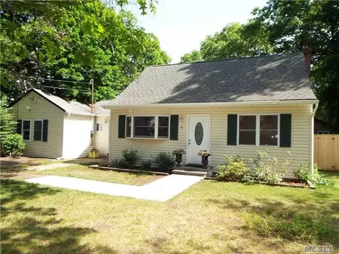 6 Elm Pl, Mastic, NY 11950 photo 1