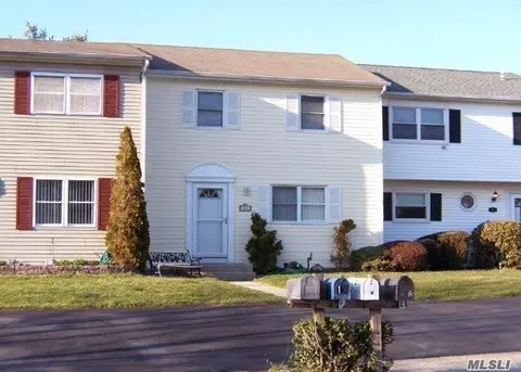 14 Hampton Ct, Coram, NY 11727 photo 1