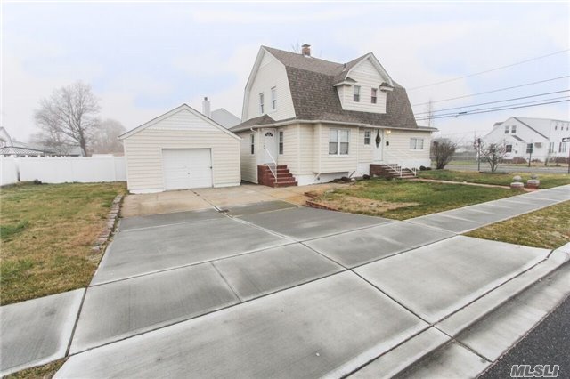 72 Suffolk St, Freeport, NY 11520 photo 1