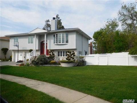 8 David Ct, Plainview, NY 11803 photo 1