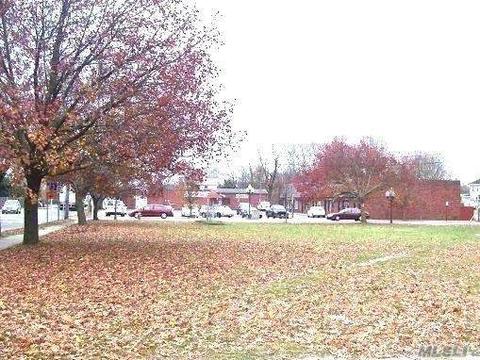 406 Osborn Ave, Riverhead, NY 11901 photo 1