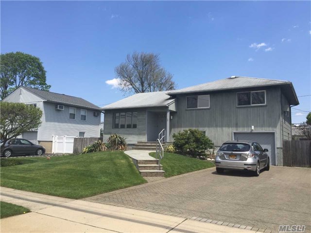 45 Grohmans Ln, Plainview, NY 11803 photo 1