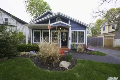 32 Pitt St, Patchogue, NY 11772 photo 1