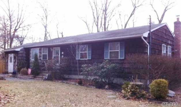 14 Henry St, Mastic, NY 11950 photo 1