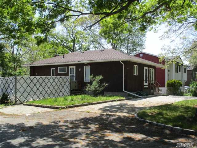 100 Harper St, Patchogue, NY 11772 photo 1