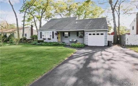 32 N Summit Ave, Patchogue, NY 11772 photo 1