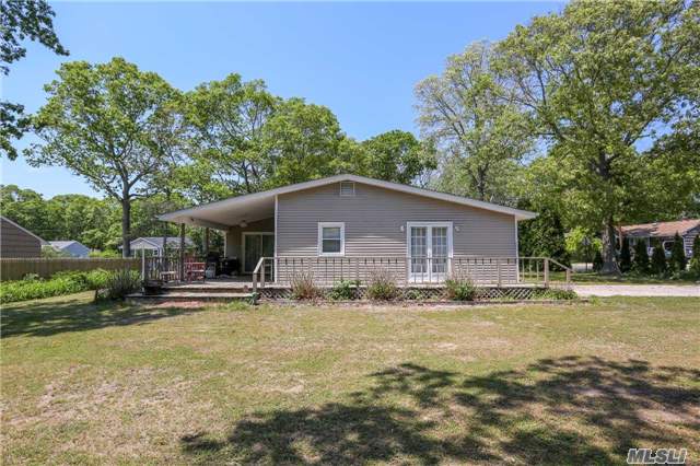 10 Saint Johns Rd, Hampton Bays, NY 11946 photo 1