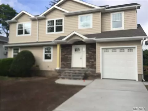 49 Grohmans, Plainview, NY 11803 photo 1