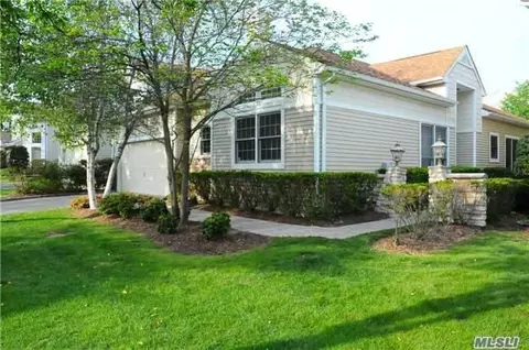 20 Hamlet Dr, Plainview, NY 11803 photo 1