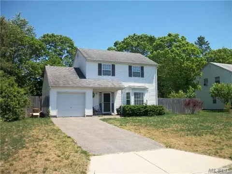 929 Scherger Ave, Patchogue, NY 11772 photo 1