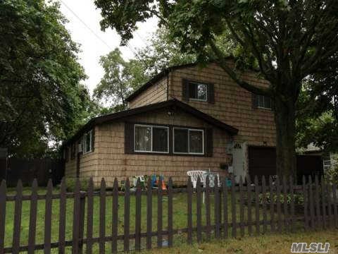 18 Hackmatac St, Central Islip, NY 11722 photo 1