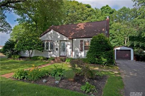 95 Fuller Ave, Islip, NY 11751 photo 1