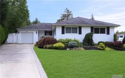 1 Nick Pl, Plainview, NY 11803 photo 1