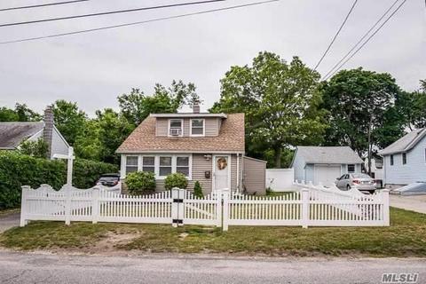 20 Taber St, Patchogue, NY 11772 photo 1