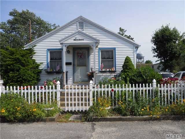 16 N Mott St, Patchogue, NY 11772 photo 1